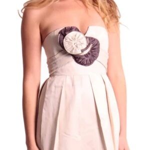 BCBG MAX AZRIA 8 Runway Elegant Strapless Dress with Floral Accent